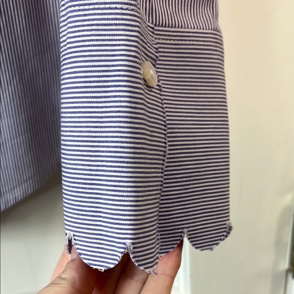 Banana Republic Riley Pinstripe w/ Scallop Details & Hidden Button Down - Size 4 - Picture 2 of 16